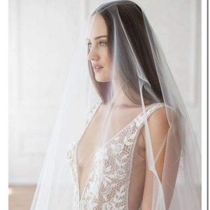 Berta Drop Veil